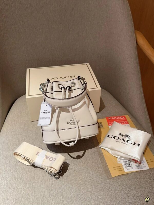 DEMPSE Mini Bucket Bag
Size 17×17
Gift box packaging